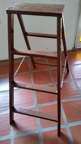 Escalera Tipo Tijera 3 Peldaños 1.10 De Alto X 37 Cmt. Ancho
