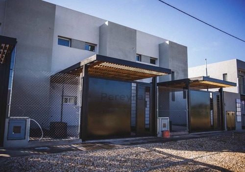 Imagen 3 de 12 de 458 Entre 28 Y 28 Bis, Duplex 2 Dormitorios, En Venta, City Bell