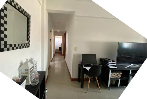 Imagen 2 de 8 de Departamento Céntrico Con Dos Amplios Dormitorios