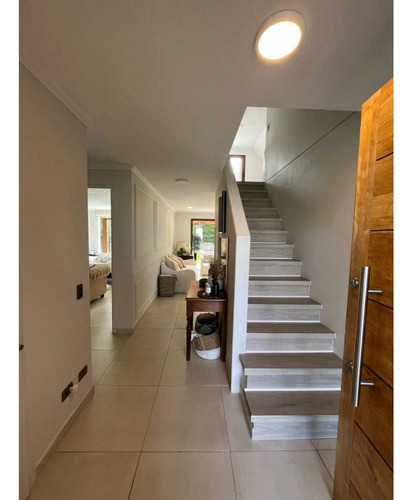 Casa En Barnechea/ Camino La Cumbre