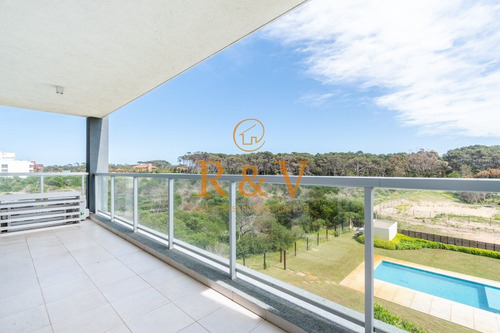 Imagen 9 de 28 de Apartamento De Tres Dormitorios En Suite En Alquiler Con Vista El Mar En Primera Lãnea Playa Brava