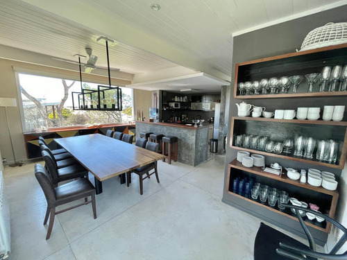 Moderna Casa En Venta Y Alquiler En Cariló Con Vista Al Mar.