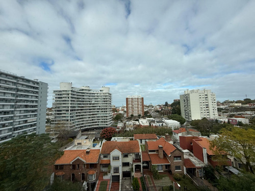 Alquiler Apartamento Un Dormitorio Amueblado En Malvín - E-tower Sky 704 - Campiglia (ref: Cpc-436)