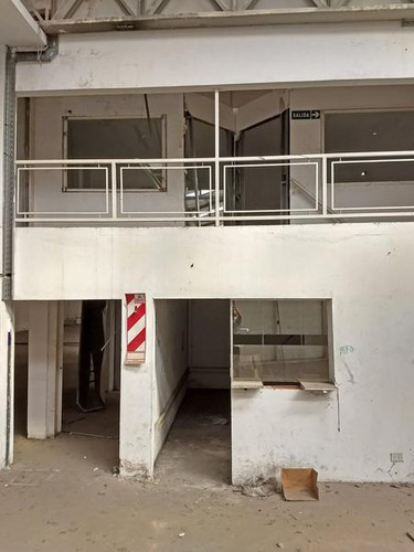 Imagen 4 de 8 de Salón De Venta, Oficinas Y Depósito En Alquiler En Campana. 1240 M2. Sobre Colectora Sur Panamericana