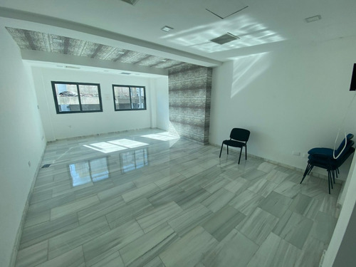 Imagen 18 de 20 de La Esperilla Apto. Nuevo, Piso 12 - 3hbs -3 Parqueos - Hermosa Vista Al Mar Y A La Ciudad - Área Social Con Lounge Bar Piscina Con Hidroterapia -gimnasio-spa De Masaje - Sauna- Área Infantil -salón