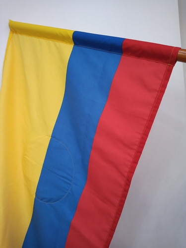 Bandera Colombia Con Escudo 1mtr X1.5mtr Tela Tifon
