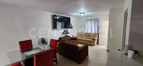 Casa En Venta En Col. Fuentes De Santa Lucia En Apodaca