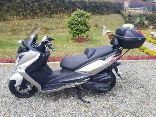 Color Plata, Menos De 7.000 Km Como Nueva, Único Dueño