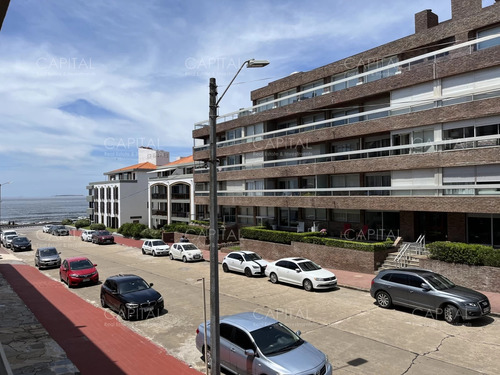 Departamento En Venta De Un Dormitorio En Peninsula, Punta Del Este 