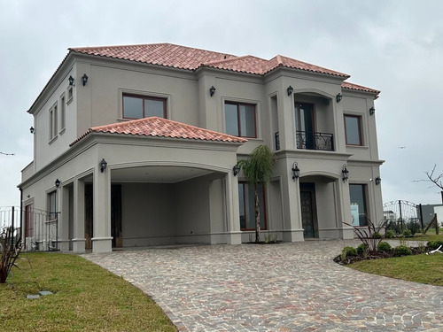 Espectacular Casa En Barrio Riberas, Puertos, Escobar De Estilo Toscano De Construcción Súper Sólida Y Exquisitas Terminaciones