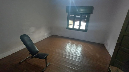 Casa 4 Ambientes Con Cochera Y Parque.