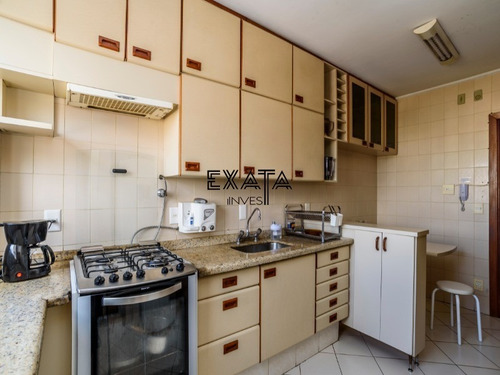 Imagem 21 de 30 de Apartamento Em Alto De Pinheiros Repleto De Armários Embutidos, Sala E Quartos Com Piso Taco De Madeira, Um Banheiro Para Os Dois Quartos, Salas De Estar E Jantar, Cozinha Com Copa - Ap00800 - 697149