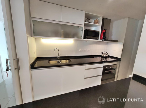 Piso Alto En Brava- Ref: 1188