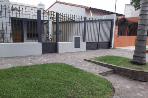 Chalet En Venta En Moron