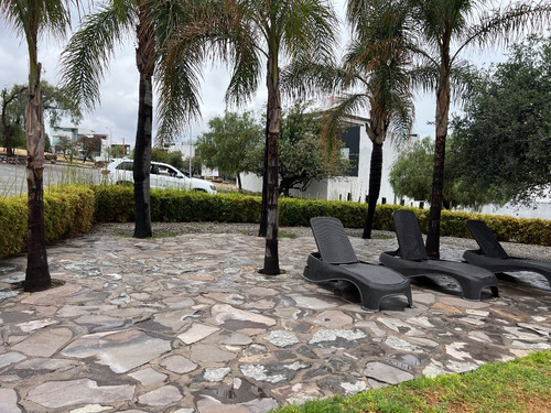 Hermoso Lote Terreno Regular Completamente Plano Propio Para Construir La Casa De Tus Sueños Dentro De Fraccionamiento Privado Real De Juriquilla.