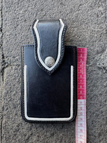 Funda De Cel Negra Bordada A Mano Con Pita Original Piteada