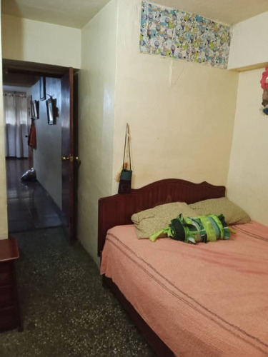Imagen 4 de 8 de Apartamento 23 De Enero Cómo Y Amplio En Piso Bajo