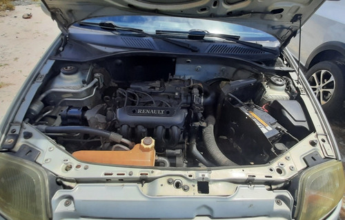 Imagem 8 de 8 de Renault Clio 2000 1.0 Rn 5p