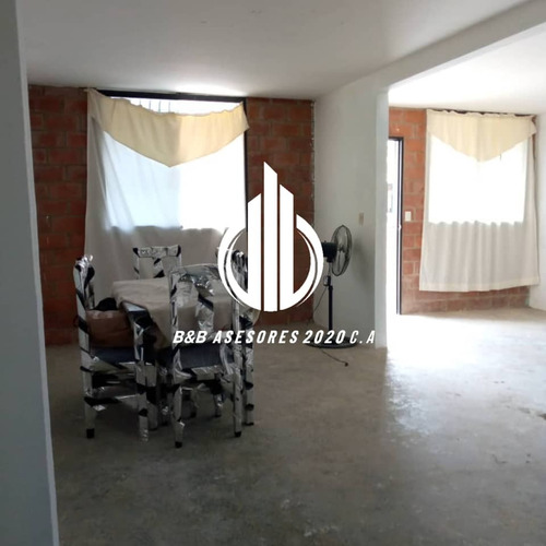 Townhouse Urbanización Los Samanes De Lecumberry
