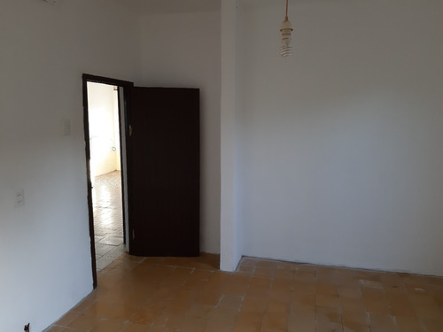 Casa De 2 Dormitorios En Las Piedras, Canelones
