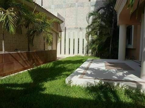 Imagen 7 de 25 de Belle Harbour Marina Front, Suite D1