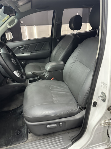 Toyota Hilux Pick-up 3.0 Cd Srv Cuero I 171cv 4x2