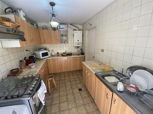 Casa En Venta De 5 Dorm. En Concepción