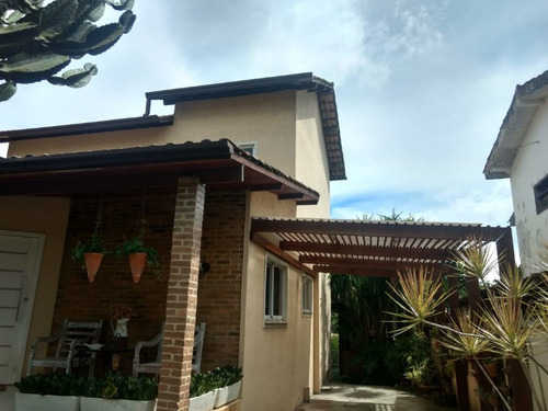 Casa Em Rua Fechada, 2 Quartos, 1 Suite, Garagem E Quintal. - Ca00101 - 33610301