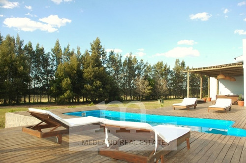 Imagen 4 de 19 de Alquiler De Hermosa Casa De 5 Habitaciones En Suite Y Piscina- Ref: 232
