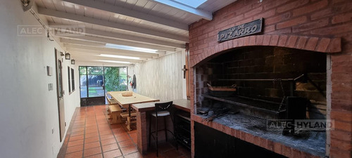 Imagen 11 de 30 de Casa En Venta Con Muchos Ambientes, 6 Dormitorios Y Pileta - Las Lomas-santa Rita, San Isidro