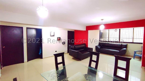 Apartamento En Venta Piso Bajo Baños Remodelados Ubicado En El Centro De Maracay Acceso A Las Principales Vías 25-16806 Miriam