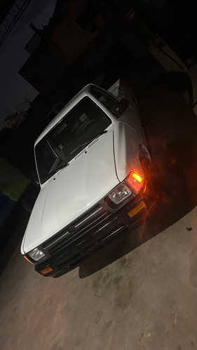 Toyota Hilux Cabina Simple Gasóleos Totalmente Restaurada