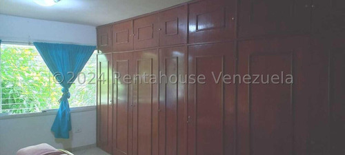 Naudy Escalona Asesor Inmobiliario De Rentahouse Vende Espaciosa Casa En Zona Este De Barquisimeto