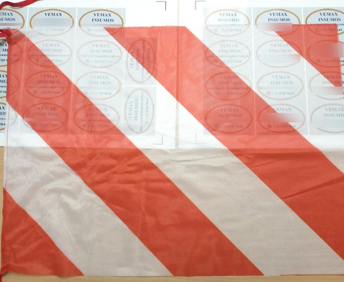 Imagen 1 de 1 de Bandera De Tela Cebrada Roja Y Blanca 50 X 70 Cm Con Tiras