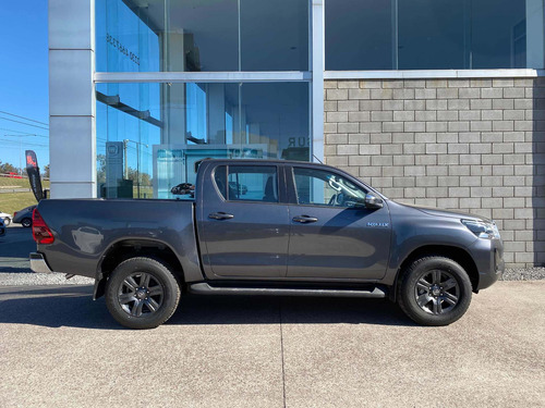 Imagen 4 de 11 de Toyota Hilux 2021 2.8 Cd Srv 177cv 4x2 At