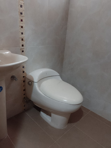 Imagen 17 de 22 de En Alquiler Casa Moderna Amoblada. Av. La Guayana San Cristobal