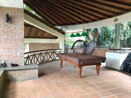 En Venta Casa En Cerro Verde, De Una Sola Planta Y Con Vista Al Avila.