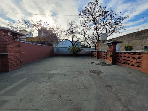 Ph En Venta De 4 Ambientes Con Cochera Y Terraza Propia.