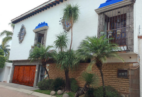 Cuernavaca Rento Hermosa Y Exclusiva Villa Amueblada O Sin Muebles En Zona Dorada De Vista Hermosa Ideal Ejecutivos O Pareja Alberca C/cal. Solar Terraza Privada Techada Fracc. De Alta Seguridad