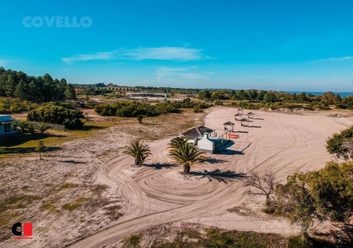 Terreno En Venta Barrio Privado En Carmelo, Médanos De Punta Gorda Casa Chic.