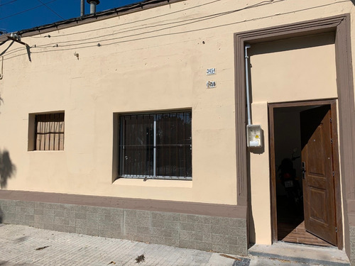Casa En P.h Alquiler 2 Dormitorios Unión Con Patio Sin G.c