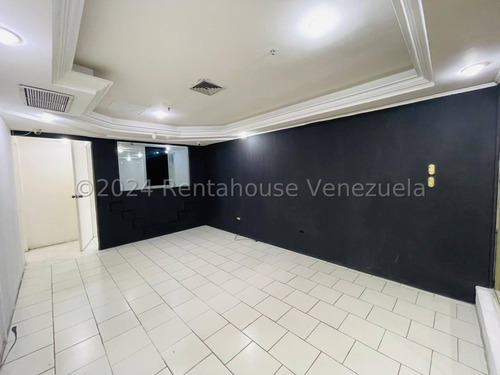 Oficina Comercial En La Iconica Y Prestigiosa Torre Sindoni De Maracay 24-24034 Irrr
