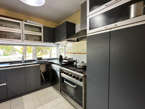 Moderna Casa En Venta, Pinamar, 4 Dormitorios Con Psicina Climatizada, Vinoteca. Financiacion