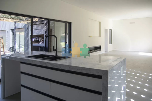 Chalet En El Golf De 4 Dormitorios En Venta A Estrenar - Ref : Eqp6290