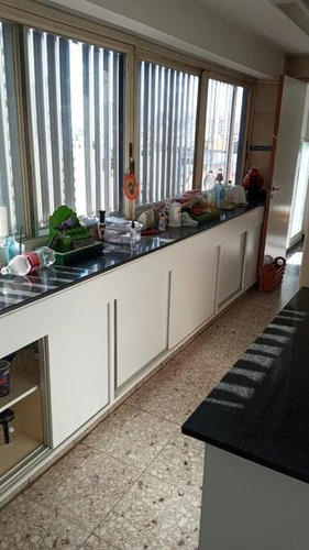 Luminoso Semipiso De 5 Ambientes Con Balcón Y Vista Abierta En Venta - Barrio Norte