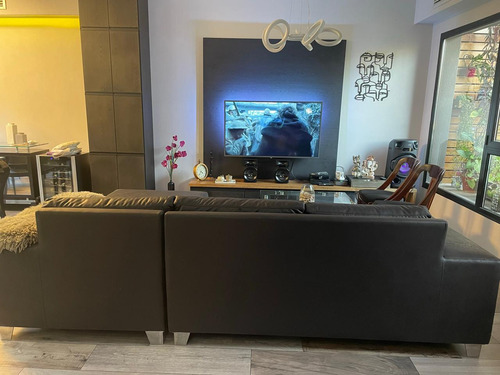 Casa En Venta - 3 Dormitorios 3 Baños - Cochera - 250mts2 - Temperley