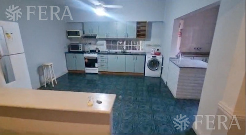 Venta De Casa De 4 Ambientes Con Cochera Y Fondo Libre En Wilde