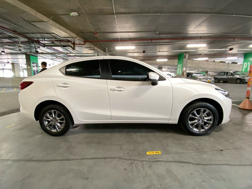 Imagen 13 de 25 de Mazda 2 Sedan