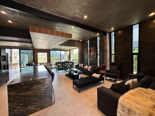 Casa En Venta En Dalvian