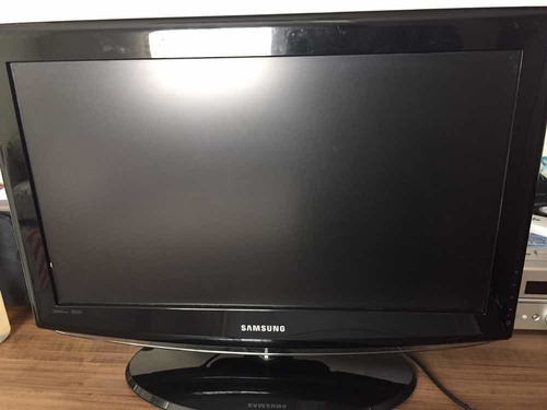 Imagem 2 de 10 de Tv Monitor Samsung Lcd 26 Pol Com Defeito Retira Na Hora !!
